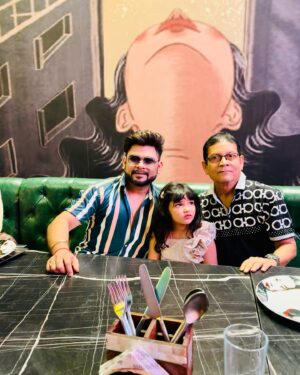 Aneek Dhar Instagram - Thank you so much Vanita ji for a wonderful Father’s Day lunch at warehouse cafe. My father conveyed his blessings and best wishes to you & Amit ji for the delicious birthday cake ❤️⭐️🙏😇 See you soon ❤️ #Fathersdaylunch #Dadsbirthdaylunch @worldofaadya @vanitabajoria