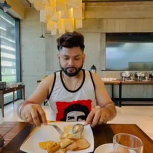 Aneek Dhar Instagram - Rohit, সামলে রাখ ভাই 😜😅😂🤣

Funny breakfast at Gulshan Club 🤓

#AD #FunnyShorts @iam_rohitdas_