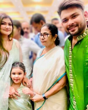 Aneek Dhar Instagram - “বাংলার মানুষ বাংলার মেয়েকে সম্মান দিয়েছেন। আমি সম্মানীত।” ~ মমতা ব্যানার্জি, ৪.৬.২৪