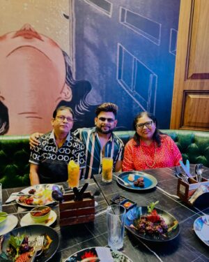 Aneek Dhar Instagram - Thank you so much Vanita ji for a wonderful Father’s Day lunch at warehouse cafe. My father conveyed his blessings and best wishes to you & Amit ji for the delicious birthday cake ❤️⭐️🙏😇 See you soon ❤️ #Fathersdaylunch #Dadsbirthdaylunch @worldofaadya @vanitabajoria