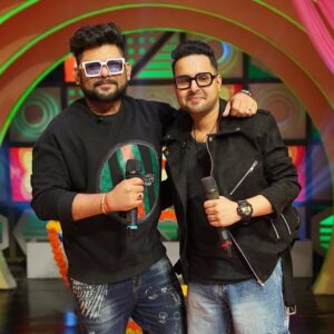 Aneek Dhar Instagram - আজ থাকছি @zeebanglaofficial #Didino1 এ special জেলার সেরা Grand Finale episode এ । দেখতে ভুলবেন না , ঠিক রাত 8:30 pm
•
#emonchatterjee #didino1 #aneekdhar #rachanabanerjee #insta #instagram #instapost #grandfinale #specialepisode #indianidol #saregamapa