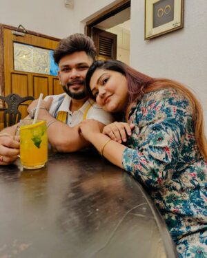 Aneek Dhar Instagram - Family dinner after a long time ♥️🧿 @bunaphilekolkata ! 
@debaleenadhar @worldofaadya @sonika90dey
