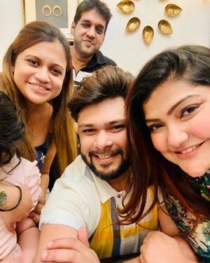 Aneek Dhar Instagram - Family dinner after a long time ♥️🧿 @bunaphilekolkata ! 
@debaleenadhar @worldofaadya @sonika90dey