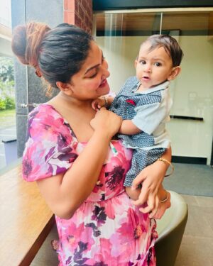 Aneek Dhar Instagram - Breakfast scenes with my babies ❤️❤️🧿🧿 @iamaneekdhar @iamaadavandhar