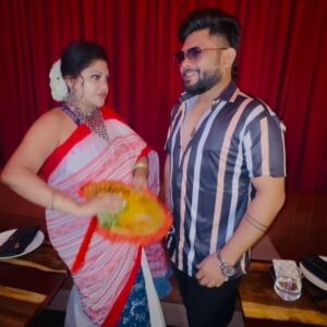 Aneek Dhar Instagram - সারা বছরের খাটা খাটনির পর, এই একটি দিনে আমি সত্যি রাজা।😜😀 ধন্যবাদ দিয়ে আমার শশুড় শাশুড়িকে ছোট করবো না, তবে চির জীবন যেন তোমাদের আশীর্বাদ পাই আর তোমাদের মেয়েকে খুশি রাখতে পারি।সব আনন্দের মধ্যে এই প্রতিজ্ঞাটি সবসময় জ্বলজ্বলে। ভালোবাসা ও প্রণাম ❤️😇🙏🧿