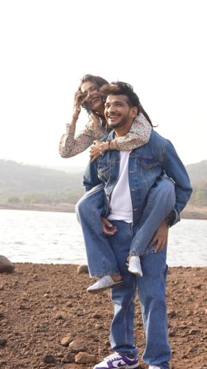 Aneri Vajani Instagram - Have You Watched Our  New Song Kuch Yaadein Yet?! 🧿💫♥️ Thankyou for all the love ! ❤️ 
 
 
 
 
 

@suyyashrai @munawar.faruqui @vyrloriginals @vyrlpunjabi @vajanianeri @ankitakukreti_ @siddharthsinghmuzik @jatin_alawadhi @directorshabby

#SuyyashRai #Munawar #KuchYaadein #VYRLPunjabi #NewMusic #anerivajani