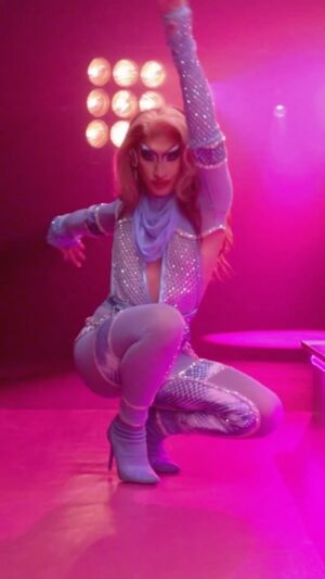 Anetra Instagram - RRRUUUU RUVEALLLL YOOOOH SELF✨🏎💨#rupaulsdragrace #XV @rupaulsdragrace 
👙: @sageoa_