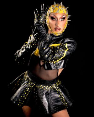 Anetra Instagram - Stepping on thru with these goose bumps and Shivers! 🤩💛

📸:@bryan.clavel 
🪖:@abrahamdlevy(sparkle by me)✨
👗:@iamanetra