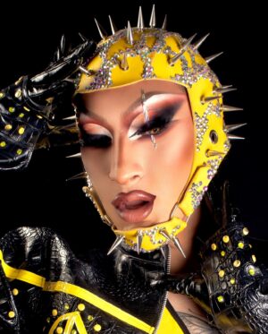 Anetra Instagram - Stepping on thru with these goose bumps and Shivers! 🤩💛

📸:@bryan.clavel 
🪖:@abrahamdlevy(sparkle by me)✨
👗:@iamanetra