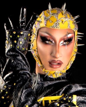 Anetra Instagram - Stepping on thru with these goose bumps and Shivers! 🤩💛

📸:@bryan.clavel 
🪖:@abrahamdlevy(sparkle by me)✨
👗:@iamanetra