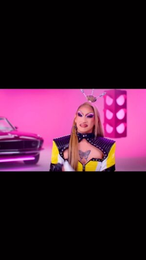 Anetra Instagram - Threw it all the way back for this one!! ❤️😆🫶

The glow up is REAL! 🤩✨Don’t miss #DragRace Season 15 – Friday January 6 at 8/7c, NOW ON MTV! 👑