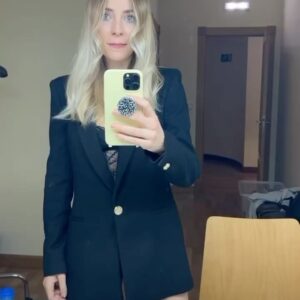 Ángela Cremonte Instagram - Telemadrear es lo primero que hago después de la función. Lo segundo, comer. 
¡Gracias, Oviedo!🎭 

‘La ilusión conyugal’, una comedia de Eric Assous, sigue de gira. En noviembre, Madrid. 

🔴 Fechas y plazas en @ahortelanoweb