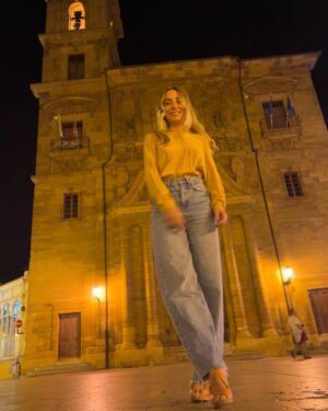 Ángela Cremonte Instagram - Telemadrear es lo primero que hago después de la función. Lo segundo, comer. 
¡Gracias, Oviedo!🎭 

‘La ilusión conyugal’, una comedia de Eric Assous, sigue de gira. En noviembre, Madrid. 

🔴 Fechas y plazas en @ahortelanoweb