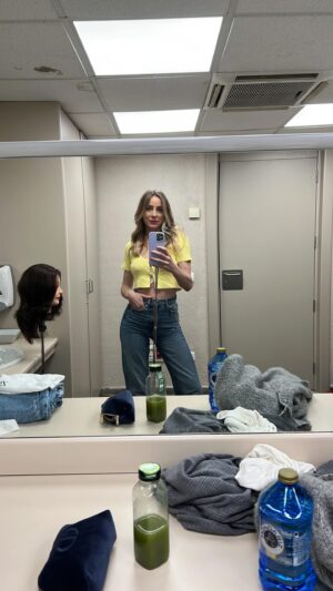 Ángela Cremonte Instagram - 🍋 🎥 me encanta ir a @culturas2_tve a charlar un poquito de teatro y demás 🍋🎥 

Os esperamos en el @teatrobellasartes con ‘La ilusión conyugal’ hasta el 7 de enero 🌟

 *Fe de erratas = Concha Velasco fue mi madre en Las chicas del cable, no mi suegra… (el cansancio, amigues..)