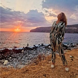 Angela Gerekou Instagram - Τα πανεμορφα καλοκαιρινά ηλιοβασίλεματα της  Ελλάδας μας!!! 🙏🏻❤️🇬🇷 
#mani #greece #AngelaGerekou