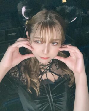Angela Mei Instagram - 関コレありがとうございましたっ
黒猫🐈‍⬛
楽しかった〜！今回もうちわ見つけれて嬉しい🥺いつもありがとうっ
またすぐ会いに来るからね〜みんなすき

#関コレ #関西コレクション 
#sugarnine