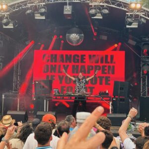 Angela Rayner Instagram - A safe journey home to all Glastonbury goers.

Loved this proper banger from @officialfatboyslim 

An epic weekend. A decisive week ahead. 🌹