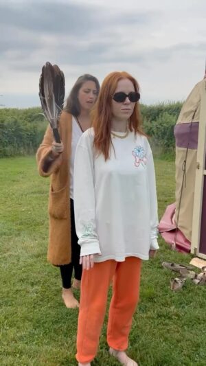 Angela Scanlon Instagram - Sometimes you’re in glam, sometimes you’ve got your toes submerged in the soil while having your Chakras cleansed - THE PARADOX OF LIFE ay!? As someone who has the attention span of a newt I’m all for keeping life spicy!! Do you have a balanced lifestyle, are you always on the go, or are you a stay home and keep it wholesome kinda person!?

PS. This day last year I was head to toe in sequins about to dive head first into Strictly madness 🙌🏻