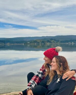 Angélica Castro Instagram - Días de mucho amor y gratitud !Juegos de mesa, meditación, karaoke yoga y caminatas en el bosque y como estuvo el tuyo ? ❤️🌻

@laudelafuentec ❤️