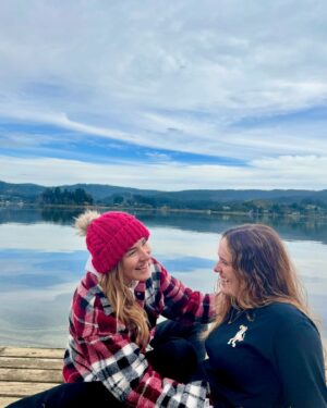 Angélica Castro Instagram - Días de mucho amor y gratitud !Juegos de mesa, meditación, karaoke yoga y caminatas en el bosque y como estuvo el tuyo ? ❤️🌻

@laudelafuentec ❤️