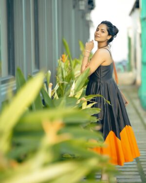 Angelin B Instagram - Choc-orange Muffins 

Outfit @officialsoulesilk 
Picture credits @prasami_photography 

#angelin #vjangelin #anchorangelin #stylewithangelin #grwm #black #orange
