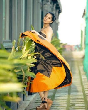 Angelin B Instagram - Choc-orange Muffins 

Outfit @officialsoulesilk 
Picture credits @prasami_photography 

#angelin #vjangelin #anchorangelin #stylewithangelin #grwm #black #orange