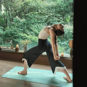 Angelina Danilova Instagram - and that was all Tuesday. 🌼

사진 고마워요 @yenyogastory 🌳