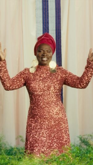 Angélique Kidjo Instagram - “And when I need love, you make me feel loved, I never been loved like this.” Thank you for all your positive comments and feedback on “Sunlight To My Soul” and its video ❤️

🔗 Still available at the link in bio.

#angeliquekidjo #musicvideo #popmusic