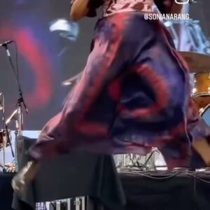 Angélique Kidjo Instagram - 💃🏿😂 Olympic high jump for @celiacruz on Bemba Colora at @sanjosejazz yesterday 
@michaelolatuja @magatte_fall_official #joshkeitt @etiennestadwijk 👗: @maryjanemarcasiano