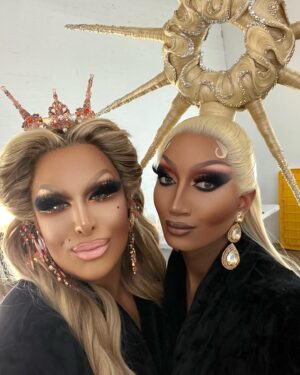 Angeria Paris VanMicheals Instagram - Promo selfies with #Allstars9 🌟🤩💫 The last one is crazyyyyy 😂

Hair: @hair_by_koji_ichikawa 
Dress: @howiebofficial