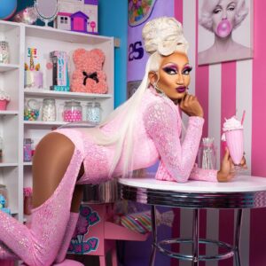 Angeria Paris VanMicheals Instagram - All the brothers wanna eat this cake 🎂🍭💕

Look by Me
Hair by @dragdaddywigs 
Photos by @davidelaffe