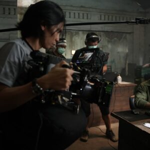 Angga Dwimas Sasongko Instagram - On my way bikin film action lagi.

.
.

Foto - foto dari @13bomdijakartafilm. Filmnya bisa ditonton sekarang @netflixid.
