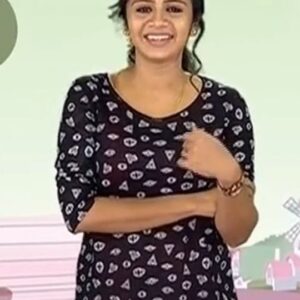 Anjana Rangan Instagram - Sorry baby filter dhan kedadhuchu 🤣
.
.
DM or call  91 9962996162 for wedding photography inquiries
.
.
.
#anjanarangan #weddingphotographer #Photographer #cinematographer #Actress #Anchor #prewedding #funny #reels #Sunmusic