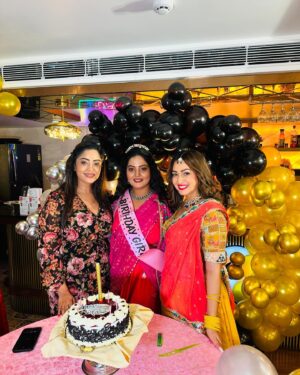 Anjana Singh Instagram - Happy birthday di Kal hum log sath the apka bday manaya bahot acha lga god bless you ⭐️⭐️⭐️🥰🍺🍺🍺🍺🍺🍺🍺👄

@anjana_singh_