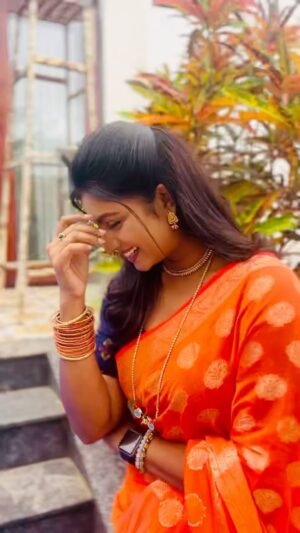 Anjana Srinivas Instagram - 🧡🥰🧡

#modhamodhalubhommigilidha #kannadasongs #kannadatreding #reelsinstagram #tredingreels #anjanasrinivas
