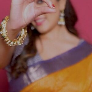 Anju Jadhav Instagram - Mera Sami...😁😍
Video by @bhardwazjai
Studio @glitzpromotions 

#trending #trendingreels #tollywood #song #southindian #look
