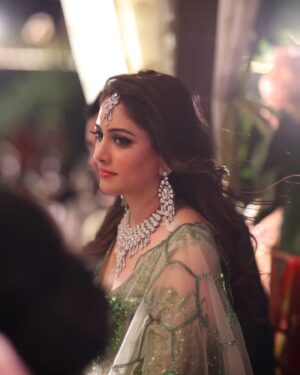 Anju Jadhav Instagram - Ye Hawaye julfo me meri gum ho jae😜🥰
MAKE UP BY @vijaysmakeupartist
HAIR BY @alishahairstylist11

#indianwear #beachvibes #sisweeding #goa