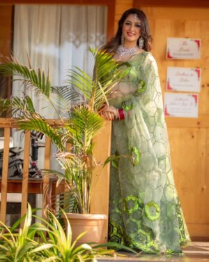 Anju Jadhav Instagram - Some more 😁
Makeup by @vijaysmakeupartist
Hair by @alishahairstylist11 
Capture by @perfectcapturesbyzahid 

#indianwedding #sister #marriage #goa #fashion #desilook