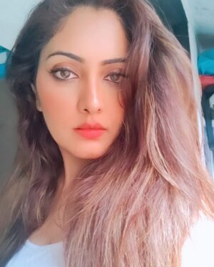 Anju Jadhav Instagram - Some candied selfie 🤳 
Might delete later😁

#morningvibes #casualstyle #postiveme