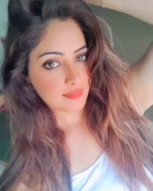 Anju Jadhav Instagram - Some candied selfie 🤳 
Might delete later😁

#morningvibes #casualstyle #postiveme