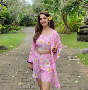 Anju Jadhav Instagram - Happiness is feeling the beauty of the moment.
❤️😘
#triptoindonesia #vacationmode #happylife #mystyle #happysunday