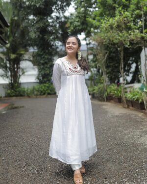 Anju Joseph Instagram - For the love of white!!
Special thanks to @getstylishbyvasthra 
@teenajoseph97 for this beautiful piece!!