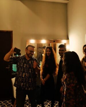 Ankita Shrivastav Instagram - Made my debut at @kommuneity All Stars. It was such an honour! Told a fun story and had a great time listening to some amazing stories, poetry, and music by the best @shrutivyas1 @_megharao @roshan1970  @amolparashar @utsavijhamusic & hosted by the super @rutwicked I laughed, cried, and was just bowled over — it was so beautiful. ❤️

Thank you @prcinspirations for all the work and feedback! And thank you @roshan1970 for giving me the opportunity to tell stories on this wonderful platform. Such evenings make life better! 

Dolled up in a @gajra.gang @nykaafashion outfit for the evening. Thank you for making me look so good! ❤️