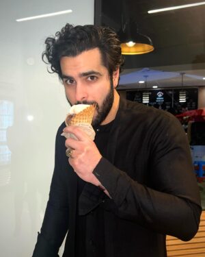 Ankur Rathee Instagram - Art & Ice Cream
__________
So many incredible artists showcased at @rajivmenoncontemporary but couldn’t include all of them here so go check it out for yourself!
