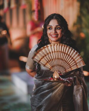 Ann Augustine Instagram - 🌸

Wearing @chelaclothing 
Make up @sajithandsujith 
Stylist  @asaniya_nazrin 

#bestfriends #bestfriendswedding #banarasi #chelafied #sadhya #sajithandsujith #jewelleryaddict #coffeelover