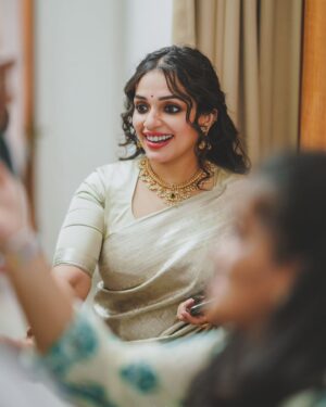 Ann Augustine Instagram - 🌸

Wearing @chelaclothing 
Make up @sajithandsujith 
Stylist  @asaniya_nazrin 

#bestfriends #bestfriendswedding #banarasi #chelafied #sadhya #sajithandsujith #jewelleryaddict #coffeelover