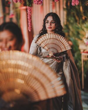Ann Augustine Instagram - 🌸

Wearing @chelaclothing 
Make up @sajithandsujith 
Stylist  @asaniya_nazrin 

#bestfriends #bestfriendswedding #banarasi #chelafied #sadhya #sajithandsujith #jewelleryaddict #coffeelover