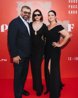 Anna Chipovskaya Instagram - Спасибо @gorkyfest ❣️

Фото/ Геннадий Авраменко, Максим Кашин, Анна Темерина, Евгений Смирнов

Платье @sashaverse.brand ❣️

Укладка @alteregoitaly.ru @titova0703
Фото @daryaorlova