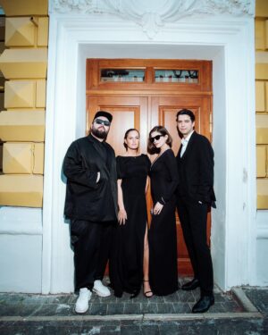 Anna Chipovskaya Instagram - Спасибо @gorkyfest ❣️

Фото/ Геннадий Авраменко, Максим Кашин, Анна Темерина, Евгений Смирнов

Платье @sashaverse.brand ❣️

Укладка @alteregoitaly.ru @titova0703
Фото @daryaorlova
