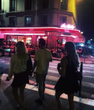 Anna Gasser Instagram - Sister Trip to Paris the watch the 🐐 @simonebiles do her thing at the @olympics . 🥰  thanks so much @redbullaustria and @olympic_team_austria for making this dream come true